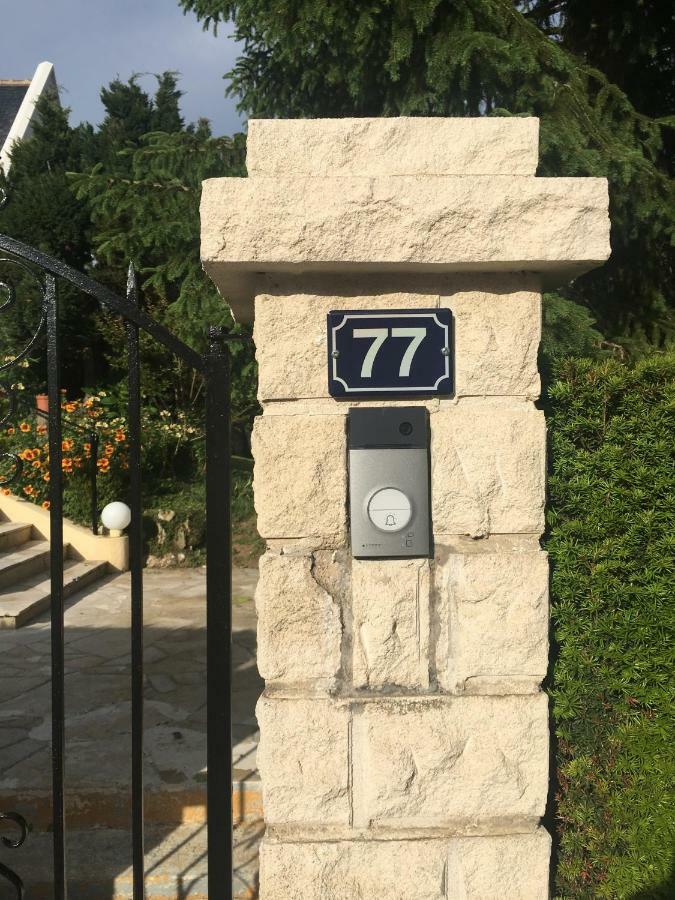 La Tour De Saint Cyr Panzió Kültér fotó